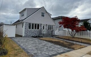 27 W Granada Ave, Lindenhurst, NY 11757