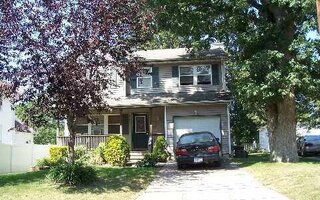 27 W Smith St, Amityville, NY 11701