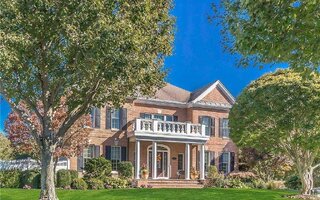27 Walden Pl, Huntington, NY 11743