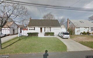 270 33rd St, Lindenhurst, NY 11757