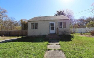 270 Auborn Ave, Shirley, NY 11967