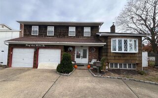 2701 S Seamans Neck Rd, Seaford, NY 11783