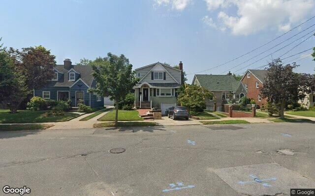 271 Locust St, Floral Park, NY 11001