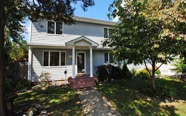 272 Montgomery Ave, Oceanside, NY 11572