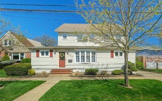 273 Whittier Ave, Floral Park, NY 11001