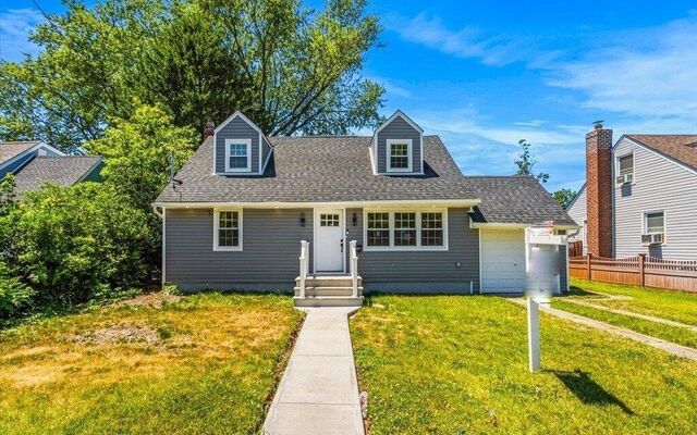 273 Warren St, Uniondale, NY 11553 (Yard)