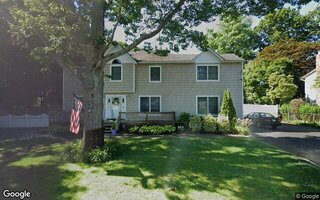 274 Berdie Ave, Holbrook, NY 11741