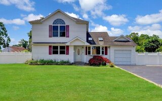 274 Curtin Ave, West Islip, NY 11795