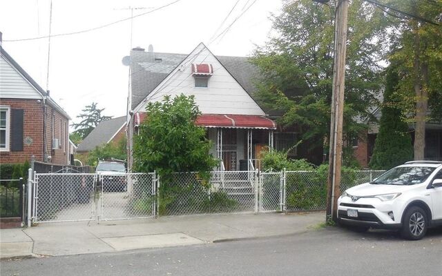 2742 Woodhull Ave, Bronx, NY 10469 (House View)