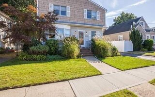 275 Ribbon St, Franklin Square, NY 11010