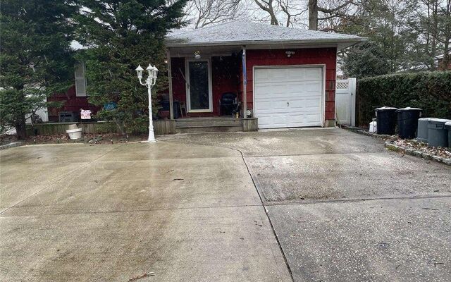 2771 Pond Rd, Ronkonkoma, NY 11779 (Garage)