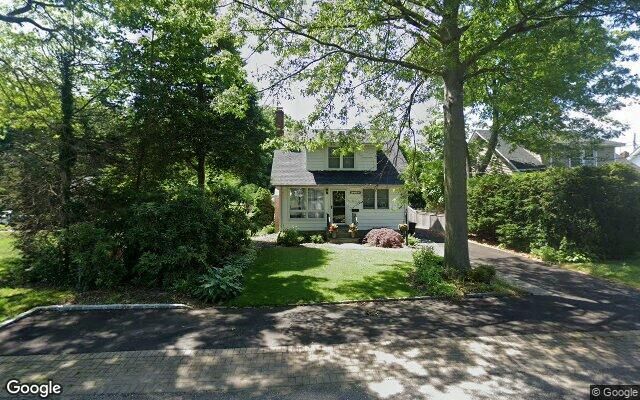 278 Oakwood Ave, Bayport, NY 11705