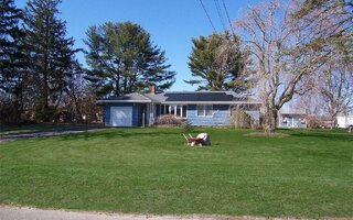 2788 River Rd, Calverton, NY 11933