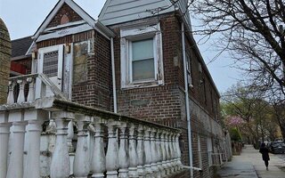 28-02 34th Ave, Astoria, NY 11106