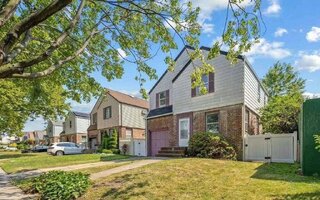 28-45 200th St, Bayside, NY 11360