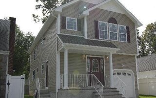28 Allen St, Hempstead, NY 11550