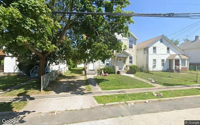 28 Archer St, Freeport, NY 11520