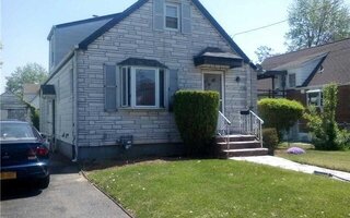 28 Dale Ave, Hempstead, NY 11550