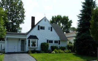 28 Eve Ln, Levittown, NY 11756