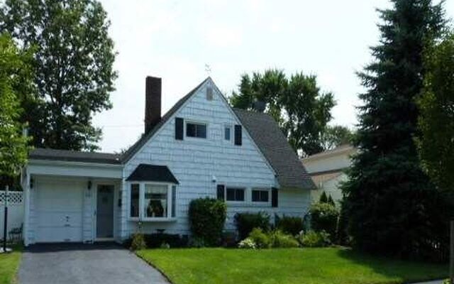 28 Eve Ln, Levittown, NY 11756