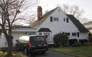 28 Eve Ln, Levittown, NY 11756