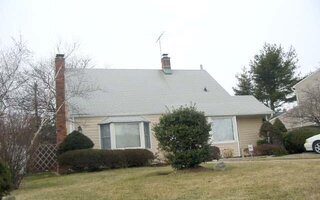 28 Farm Ln, Levittown, NY 11756