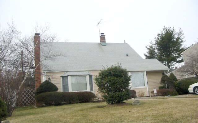 28 Farm Ln, Levittown, NY 11756