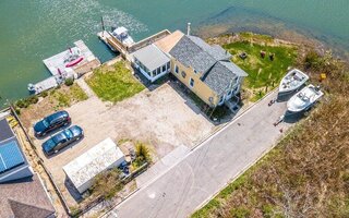 28 Fishermans Rd, Baldwin, NY 11510