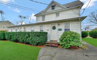 28 Henry St, Kings Park, NY 11754