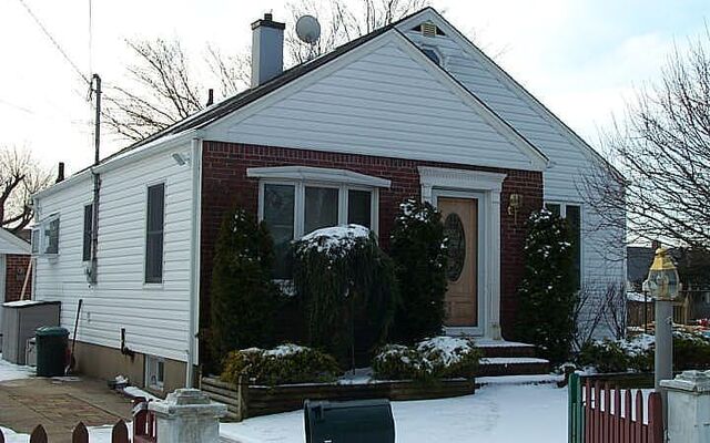 28 Jetmore Pl, Massapequa, NY 11758