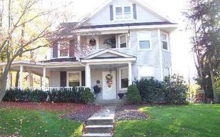 28 Ketewomoke Dr, Halesite, NY 11743