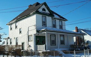 28 Leonard Ave, Freeport, NY 11520