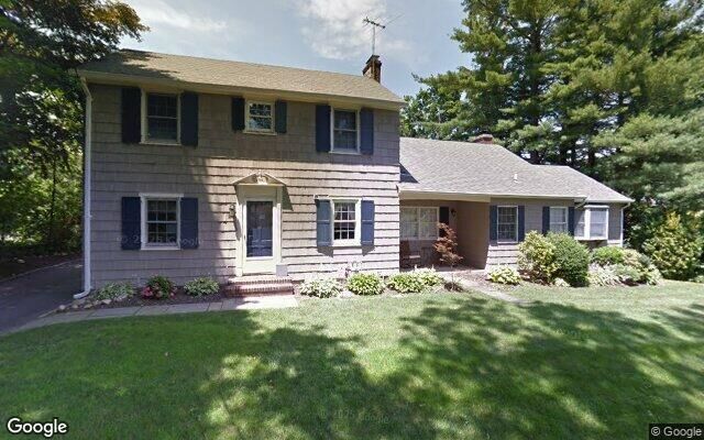 28 Leonard Pl, Sea Cliff, NY 11579