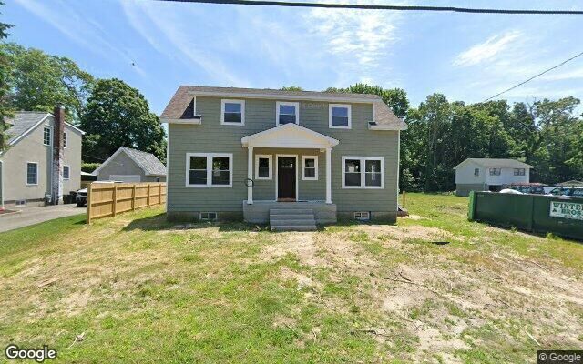 28 Locust St, Bayport, NY 11705