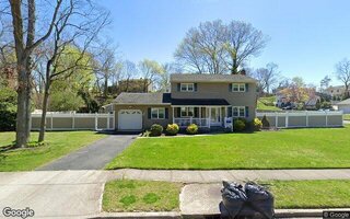 28 Somerset Dr, Commack, NY 11725