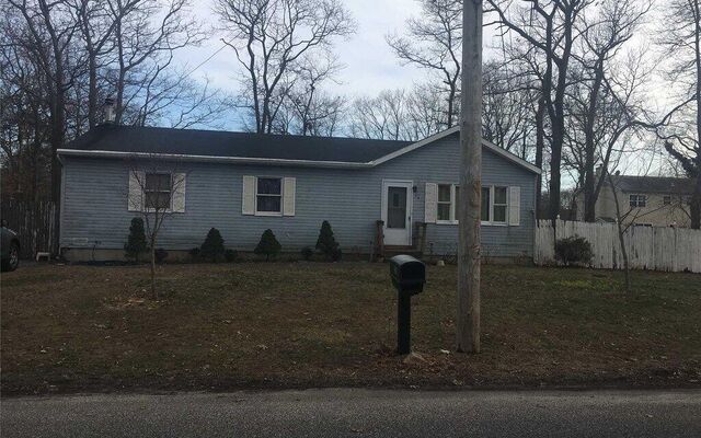 28 Wood Ave, Mastic, NY 11950