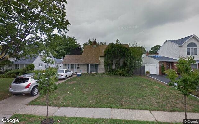 280 Elm Dr S, Levittown, NY 11756