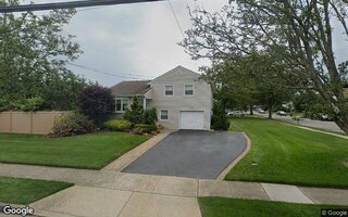 2810 S Hewlett Ave, Merrick, NY 11566