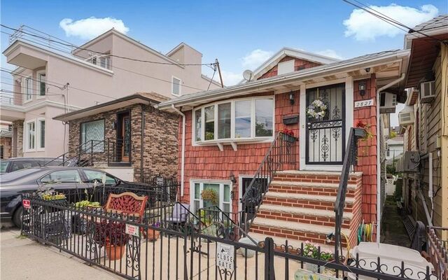 2827 Batchelder St, Brooklyn, NY 11235 (Porch)