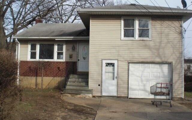 284 Magnolia Ave, Westbury, NY 11590