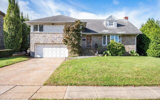 2840 Lindenmere Dr, Merrick, NY 11566