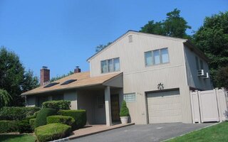 2848 Lindale St, Wantagh, NY 11793