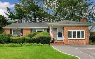 286 North St, New Hyde Park, NY 11040
