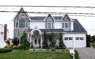 2874 Shore Rd, Seaford, NY 11783