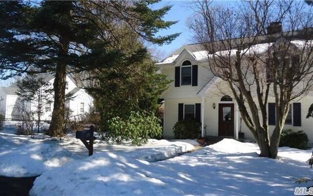 29 Aberdeen Dr, Huntington, NY 11743