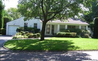 29 Argyle Rd, Albertson, NY 11507