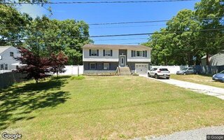 29 Belmont Dr, Shirley, NY 11967