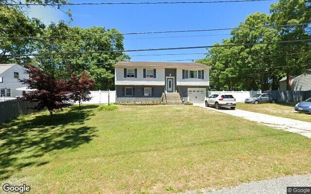 29 Belmont Dr, Shirley, NY 11967
