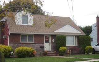 29 Bernard St, Farmingdale, NY 11735
