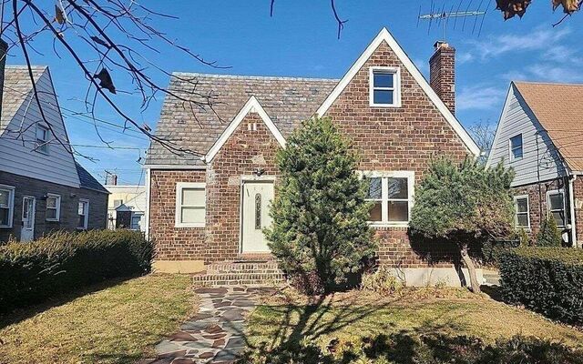 29 Foster Pl, Hempstead, NY 11550 (House View)